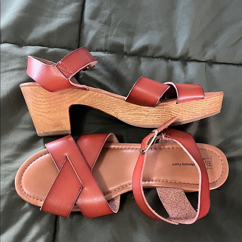 Time and Tru brown Strappy Sandals